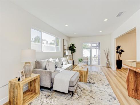 2433  Littleton  , Costa Mesa, CA