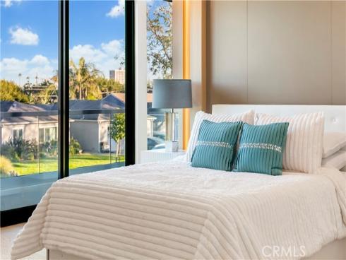 853  Oak  , Costa Mesa, CA