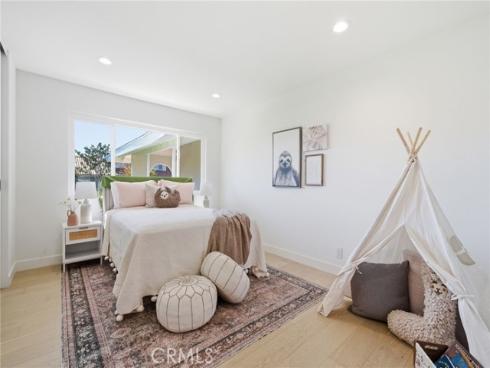 2952  Java   Road, Costa Mesa, CA