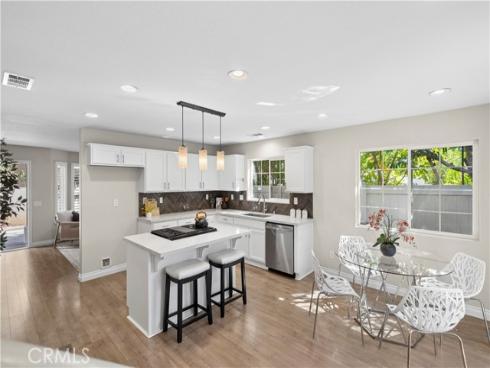 695  Center  B  Street, Costa Mesa, CA