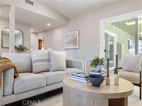 927  Presidio  , Costa Mesa, CA