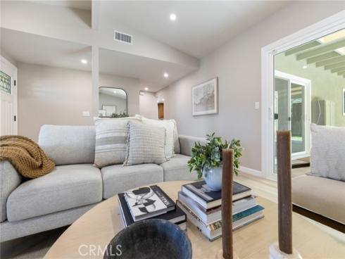 927  Presidio  , Costa Mesa, CA