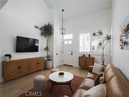 293 Mesa Dr , Costa Mesa, CA