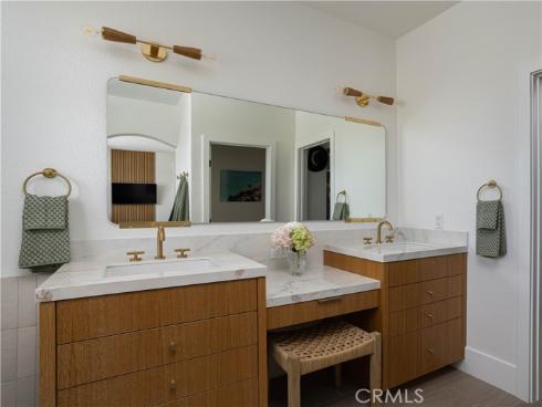293 Mesa Dr , Costa Mesa, CA