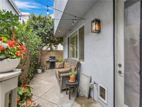 302 Canoe Pond , Costa Mesa, CA