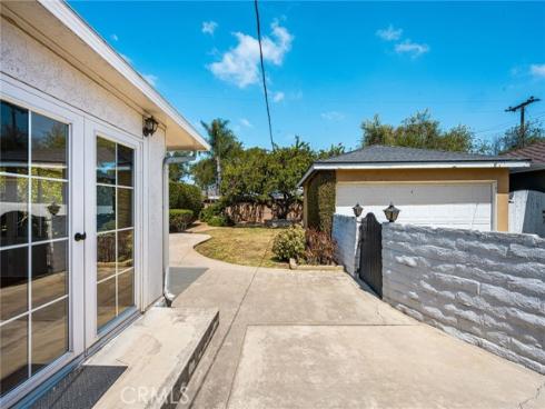 2687  Riverside  , Costa Mesa, CA