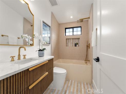 236 Wake Forest , Costa Mesa, CA