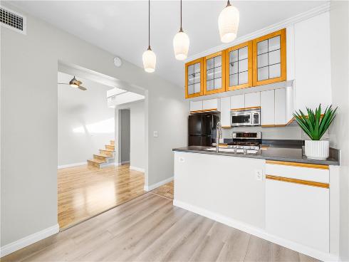 345 University F6 , Costa Mesa, CA