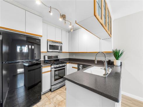 345 University F6 , Costa Mesa, CA