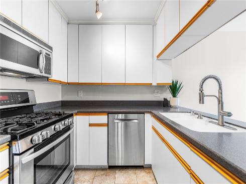 345 University F6 , Costa Mesa, CA