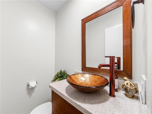 345 University F6 , Costa Mesa, CA