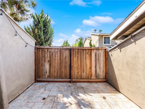 345 University F6 , Costa Mesa, CA