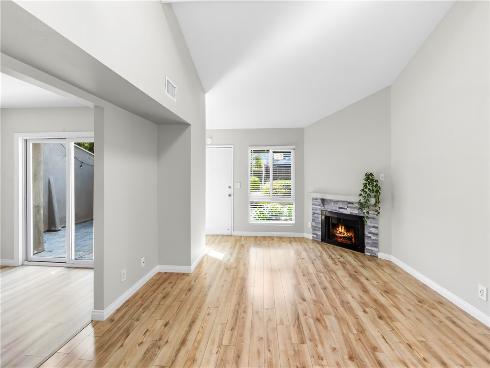 345 University F6 , Costa Mesa, CA