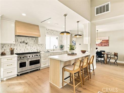 226 Santa Isabel Ave , Costa Mesa, CA