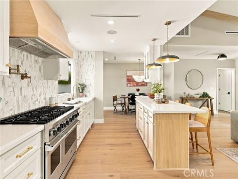 226 Santa Isabel Ave , Costa Mesa, CA