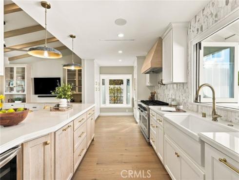 226 Santa Isabel Ave , Costa Mesa, CA