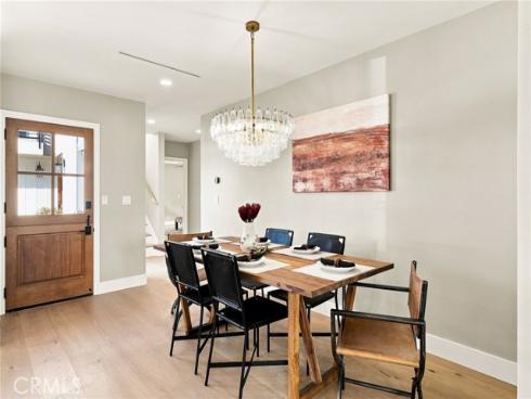 226 Santa Isabel Ave , Costa Mesa, CA