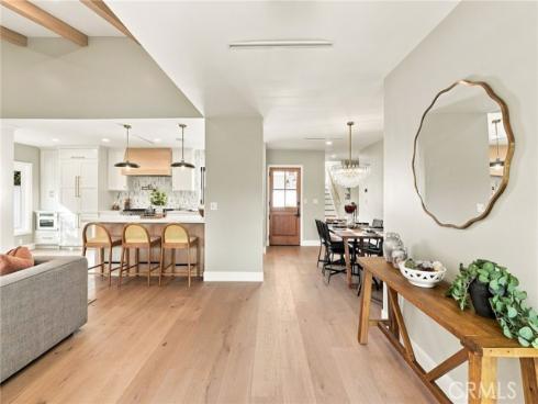 226 Santa Isabel Ave , Costa Mesa, CA