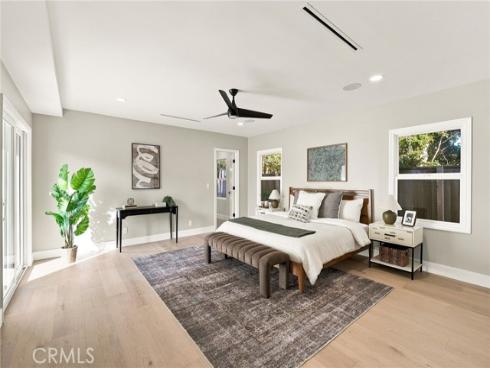226 Santa Isabel Ave , Costa Mesa, CA