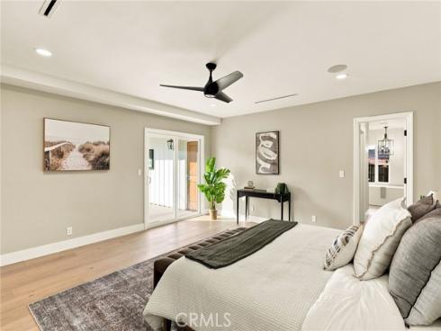 226 Santa Isabel Ave , Costa Mesa, CA