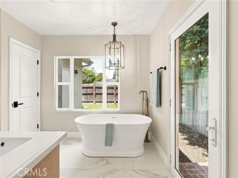 226 Santa Isabel Ave , Costa Mesa, CA