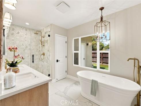 226 Santa Isabel Ave , Costa Mesa, CA
