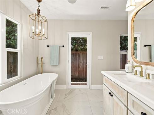 226 Santa Isabel Ave , Costa Mesa, CA