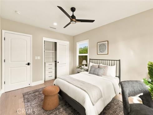226 Santa Isabel Ave , Costa Mesa, CA