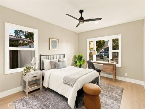 226 Santa Isabel Ave , Costa Mesa, CA