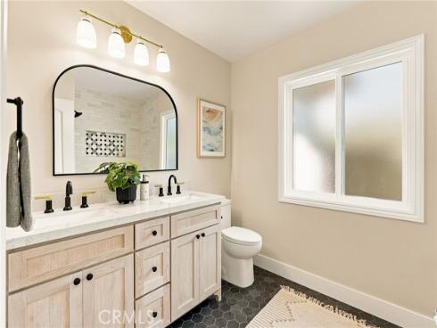 226 Santa Isabel Ave , Costa Mesa, CA