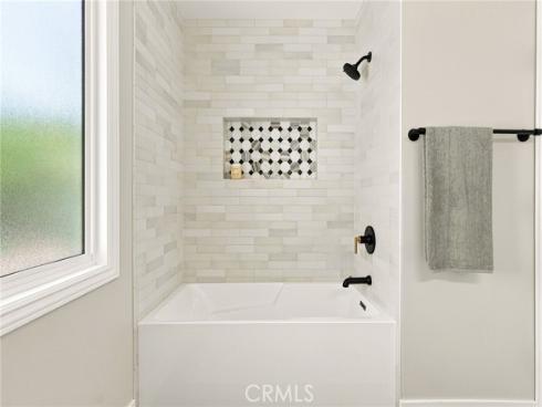 226 Santa Isabel Ave , Costa Mesa, CA