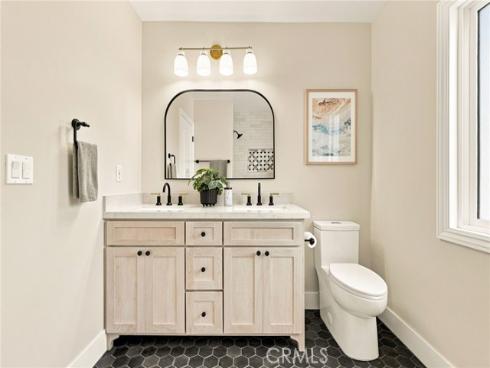 226 Santa Isabel Ave , Costa Mesa, CA