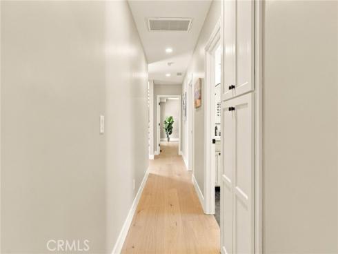 226 Santa Isabel Ave , Costa Mesa, CA