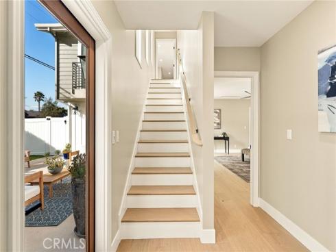 226 Santa Isabel Ave , Costa Mesa, CA