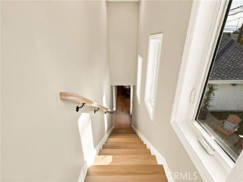 226 Santa Isabel Ave , Costa Mesa, CA