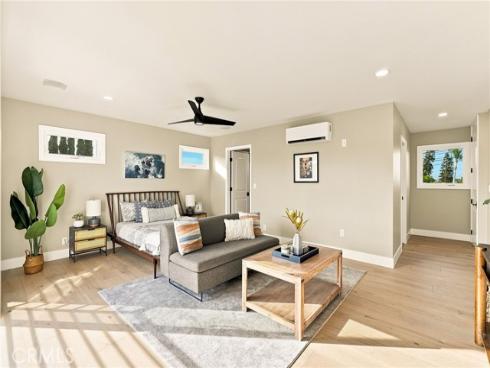 226 Santa Isabel Ave , Costa Mesa, CA