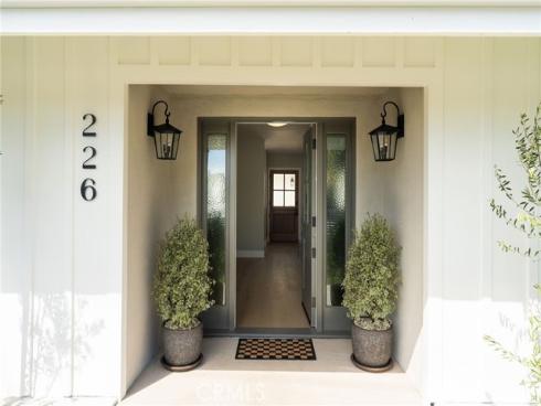 226 Santa Isabel Ave , Costa Mesa, CA