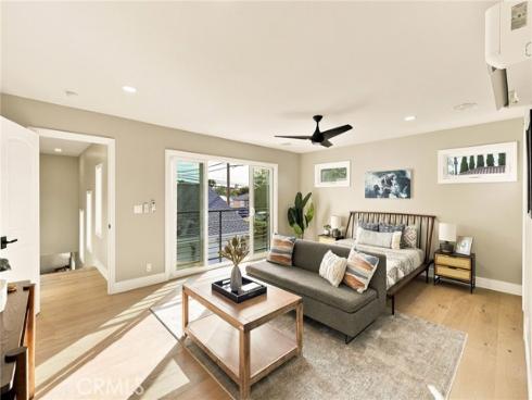 226 Santa Isabel Ave , Costa Mesa, CA