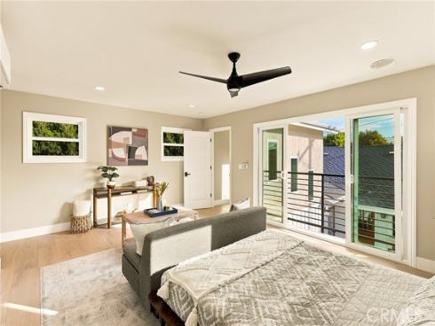 226 Santa Isabel Ave , Costa Mesa, CA