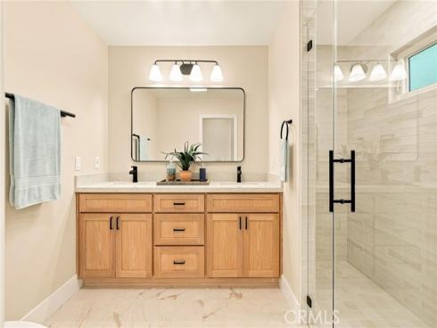 226 Santa Isabel Ave , Costa Mesa, CA