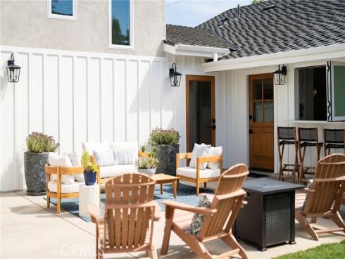 226 Santa Isabel Ave , Costa Mesa, CA