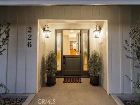 226 Santa Isabel Ave , Costa Mesa, CA