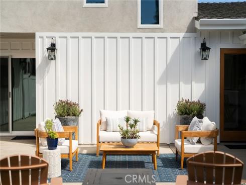226 Santa Isabel Ave , Costa Mesa, CA