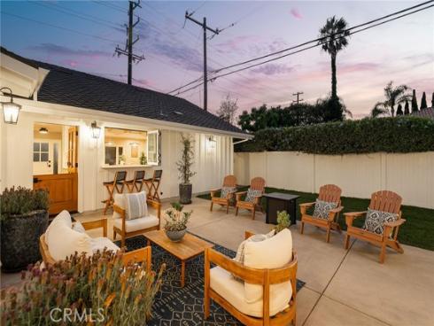 226 Santa Isabel Ave , Costa Mesa, CA