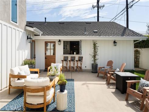 226 Santa Isabel Ave , Costa Mesa, CA
