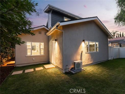 226 Santa Isabel Ave , Costa Mesa, CA