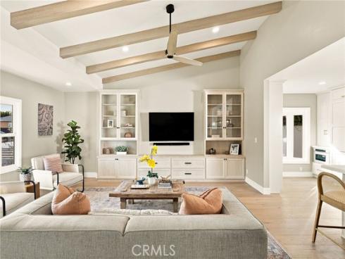 226 Santa Isabel Ave , Costa Mesa, CA