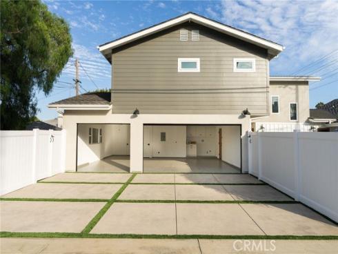 226 Santa Isabel Ave , Costa Mesa, CA