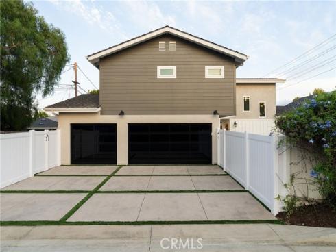 226 Santa Isabel Ave , Costa Mesa, CA