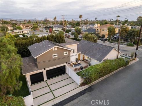 226 Santa Isabel Ave , Costa Mesa, CA